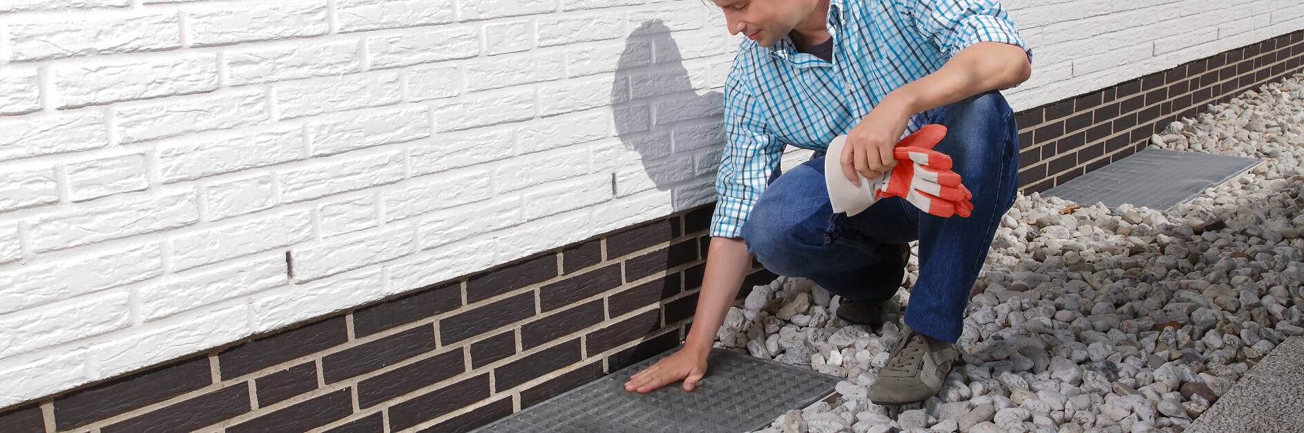 將我們的采光井井蓋蓋在采光井上，便可以避免昆蟲和小型動物產生的污垢。