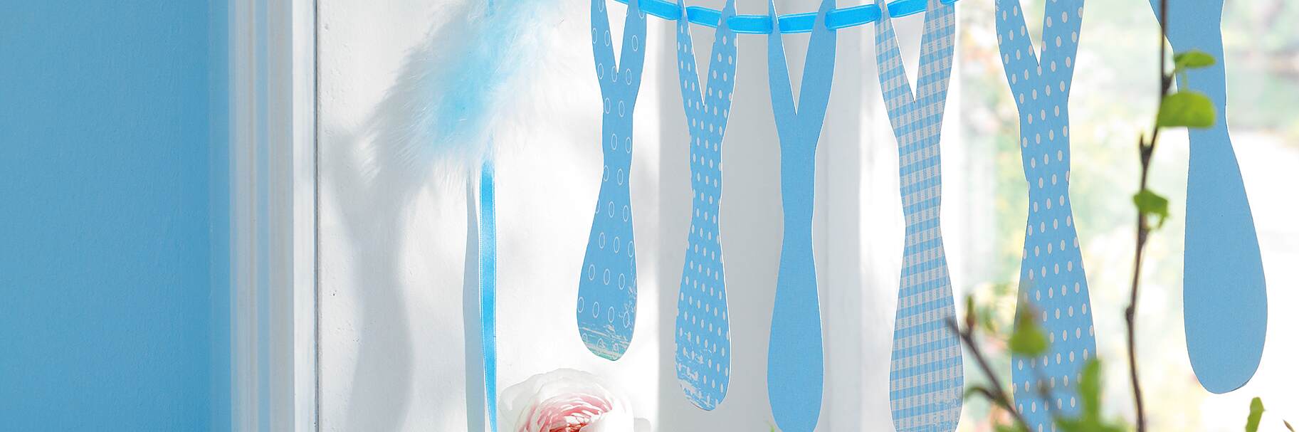 透過櫥窗您可以看到： 復活節(jié)再次來臨！